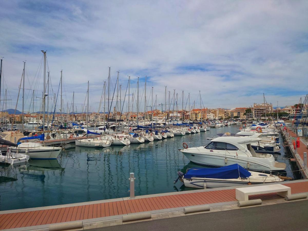 Primera Linia De Mar, Zona Tranquila Apartment Кембрилс Екстериор снимка